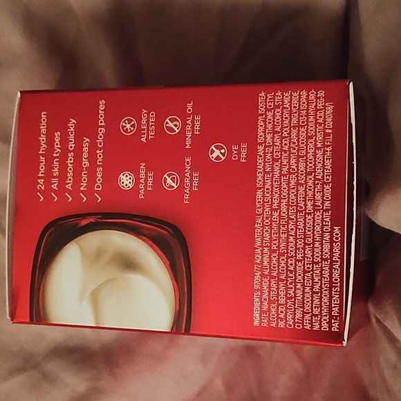 L'Oreal Revitalift Triple Power Anti-Aging Moisturizer - Red Packaging - Picture 4 of 4